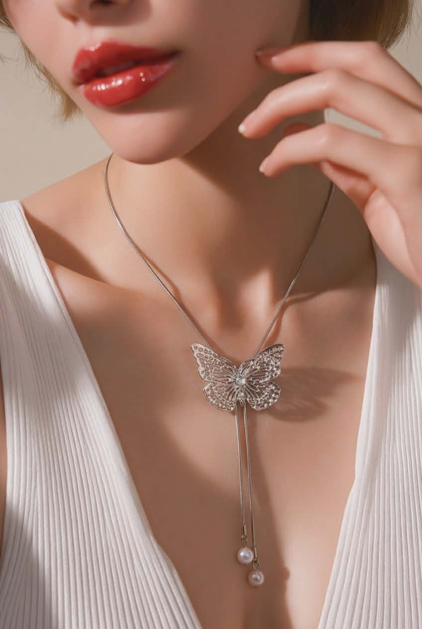 Avon Amalie Necklace Goldtone