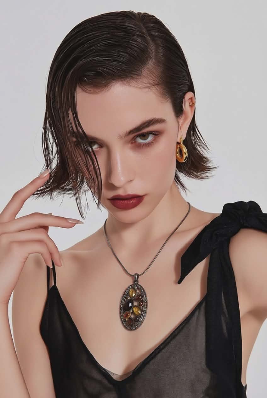 Avon Aphrodite Pendant Necklace